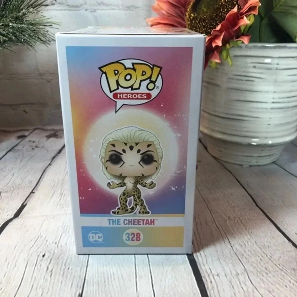 Funko pop super hero’s WW84 328 - Picture 5 of 5